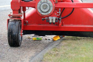 Stort og smÃ¥t ryger med op i opsamlingsbeholderen, nÃ¥r Unimogâ€™en kommer forbi med sit kraftige sug. Det er afpasset til ogsÃ¥ at kunne snuppe en halvanden liters fyldt flaske.